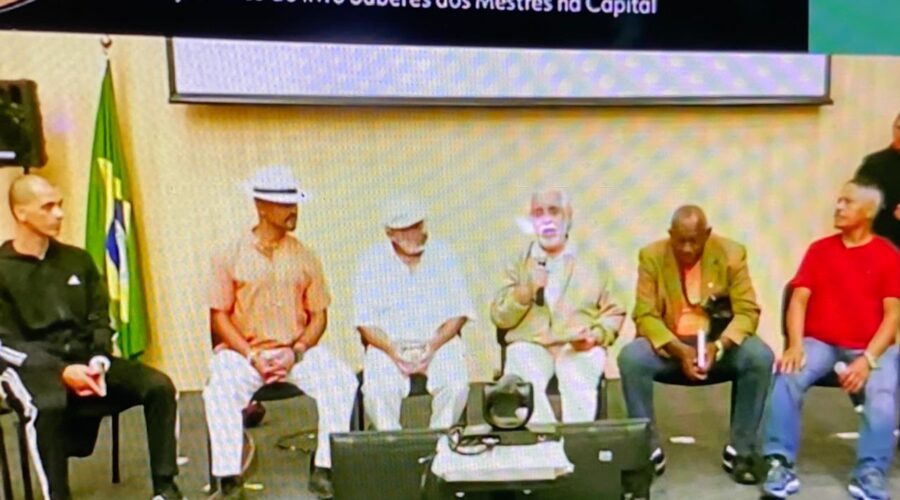 Saberes dos Mestres na Capital: Lançamento do Livro de Capoeira do Instituto de Patrimônio Artístico e Cultural - IPHAN. Mestres Danadinho - Cláudio José Pinheiro Villar de Queiroz, Paulão - José Paulo Santos, Bartolomeu Vieira das Chagas, Polêmico, Cafú - Tiago Luís da Silva Baldez, Daniel Mioju e Mandingueiro - Peter Faluhelyi. Transmissão ao Vivo. SEPS 702/902, Bloco B, CEP 70.390-135, CentroEmpresarial Brasília 50, Torre IPHAN, Distrito Federal/DF, Brasil. Registro de Capoeira Mestre Mandingueiro - Peter Faluhelyi. IMG_6896. 9,37 GB. 18h46. Sexta-feira, 21 de Junho de 2024. HD 1080p. MOV. Universidade Livre de Estudos Culturais da Capoeira - Universidade da Capoeira - UNICAPOEIRA, Instituto de Educação Socioambiental - IESAMBI, Associação de Capoeira - ASCA e Grupo de Capoeira MEIA LUA - Fundado Terça-feira, 29 de Maio de 1962. Orquestra Harmônica de Berimbaus. Seja membro deste canal e ganhe benefícios: https://www.youtube.com/channel/UCE6HrA5Y_VZ4-hgw8FG13aw/join PIX - polemico72@hotmail.com