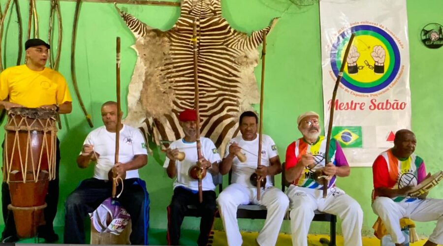 Berimbaus e Pandeiro: Batuque e Cantoria. Mestres Joãos. Jô - João Mendes Batista Barbosa Filho, Sabão - João Batista Lage Barbosa, Polêmico, Coroa - Mauro Delfino da Silva, Avatar - Giovanni Diomedson de Andrade, Carlos, Professor Buiú e Alunos. Academia de capoeira Pequenos Libertadores, Rua Luiz Basílio Castor, Número 259, Bairro Santa Luzia, Juiz de Fora, Minas Gerais/MG, Brasil. Registro de Capoeira Mestre Polêmico - Professor Doutor João Couto Teixeira. IMG_0018. 9,62 GB. 09h11. Sábado, 31 de Agosto de 2024. HD 1080p. MOV. Universidade Livre de Estudos Culturais da Capoeira - Universidade da Capoeira - UNICAPOEIRA, Instituto de Educação Socioambiental - IESAMBI, Associação de Capoeira - ASCA e Grupo de Capoeira MEIA LUA - Fundado Terça-feira, 29 de Maio de 1962. Orquestra Harmônica de Berimbaus. Seja membro deste canal e ganhe benefícios: https://www.youtube.com/channel/UCE6HrA5Y_VZ4-hgw8FG13aw/join PIX - polemico72@hotmail.com