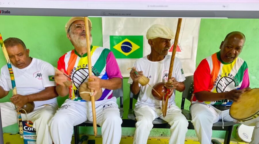 Berimbaus e Pandeiro: Batuque e Cantoria. Mestres Joãos. Jô - João Mendes Batista Barbosa Filho, Sabão - João Batista Lage Barbosa, Polêmico, Coroa - Mauro Delfino da Silva eAluno Formado Robert Custódio Valadão. Academia de capoeira Pequenos Libertadores, Rua Luiz Basílio Castor, Número 259, Bairro Santa Luzia, Juiz de Fora, Minas Gerais/MG, Brasil. Registro de Capoeira Mestre Polêmico - Professor Doutor João Couto Teixeira. IMG_0050. 10,38 GB. 09h02. Sábado, 14 de Setembro de 2024. HD 1080p. MOV. Universidade Livre de Estudos Culturais da Capoeira - Universidade da Capoeira - UNICAPOEIRA, Instituto de Educação Socioambiental - IESAMBI, Associação de Capoeira - ASCA e Grupo de Capoeira MEIA LUA - Fundado Terça-feira, 29 de Maio de 1962. Orquestra Harmônica de Berimbaus. Seja membro deste canal e ganhe benefícios: https://www.youtube.com/channel/UCE6HrA5Y_VZ4-hgw8FG13aw/join PIX - polemico72@hotmail.com