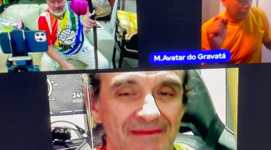 Toques: Berimbaus e Pandeiro. Mestres Polêmico, Avatar - Giovanni Diomedson de Andrade e Mandingueiro - Peter Faluhelyi. Sala de Entrar, Tigüéra 360, Juiz de Fora, Minas Gerais/MG, Brasil. Registro de Capoeira Mestre Polêmico - Professor Doutor João Couto Teixeira. IMG_9983. 6,02 GB. 19h39. Segunda-feira, 12 de Agosto de 2024. HD 1080p. MOV. Universidade Livre de Estudos Culturais da Capoeira - Universidade da Capoeira - UNICAPOEIRA, Instituto de Educação Socioambiental - IESAMBI, Associação de Capoeira - ASCA e Grupo de Capoeira MEIA LUA - Fundado Terça-feira, 29 de Maio de 1962. Orquestra Harmônica de Berimbaus. Seja membro deste canal e ganhe benefícios: https://www.youtube.com/channel/UCE6HrA5Y_VZ4-hgw8FG13aw/join PIX - polemico72@hotmail.com