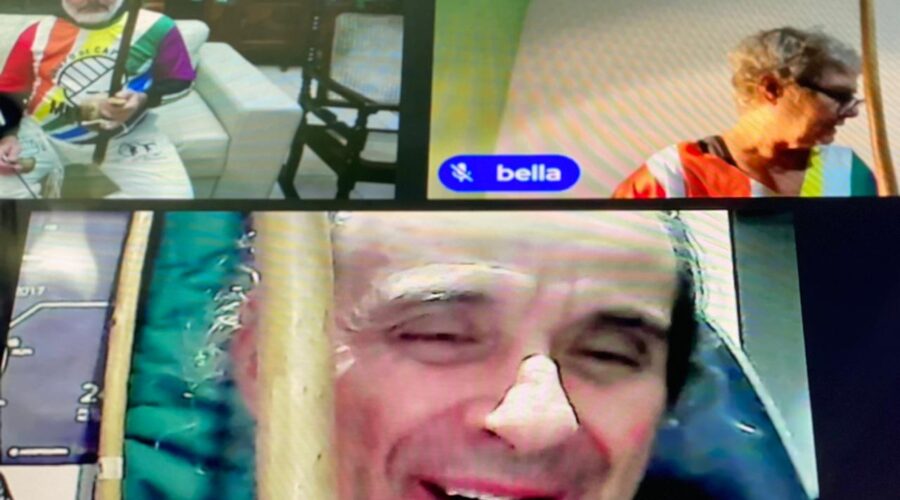 Toques de Berimbaus: Angola, Banguela, Santa Maria e Munganga de São Bento Grande. Mestr@s Polêmico, Lua - Maria Isabel Melotti Xible e Mandingueiro - Peter Faluhelyi. Sala de Entrar, Tigüéra 360, Juiz de Fora, Minas Gerais/MG, Brasil. Registro de Capoeira Mestre Polêmico - Professor Doutor João Couto Teixeira. IMG_0011. 2,64 GB. 20h33. Segunda-feira, 26 de Agosto de 2024. HD 1080p. MOV. Universidade Livre de Estudos Culturais da Capoeira - Universidade da Capoeira - UNICAPOEIRA, Instituto de Educação Socioambiental - IESAMBI, Associação de Capoeira - ASCA e Grupo de Capoeira MEIA LUA - Fundado Terça-feira, 29 de Maio de 1962. Orquestra Harmônica de Berimbaus. Seja membro deste canal e ganhe benefícios: https://www.youtube.com/channel/UCE6HrA5Y_VZ4-hgw8FG13aw/join PIX - polemico72@hotmail.com