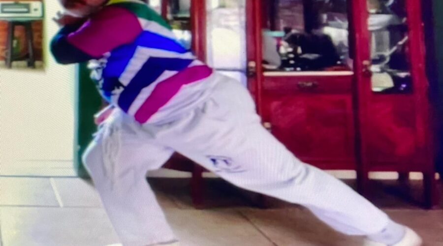 Treino de Ginga e Sequências do Mestre Marco Aurélio de Moraes Barros. Solo. Mestre Polêmico. Sala de Entrar, Tigüéra 360, Juiz de Fora, Minas Gerais/MG, Brasil. Registro de Capoeira Mestre Polêmico - Professor Doutor João Couto Teixeira. IMG_0012. 1,48 GB. 14h33. Terça-feira, 27 de Agosto de 2024. HD 1080p. MOV. Universidade Livre de Estudos Culturais da Capoeira - Universidade da Capoeira - UNICAPOEIRA, Instituto de Educação Socioambiental - IESAMBI, Associação de Capoeira - ASCA e Grupo de Capoeira MEIA LUA - Fundado Terça-feira, 29 de Maio de 1962. Orquestra Harmônica de Berimbaus. Seja membro deste canal e ganhe benefícios: https://www.youtube.com/channel/UCE6HrA5Y_VZ4-hgw8FG13aw/join PIX - polemico72@hotmail.com