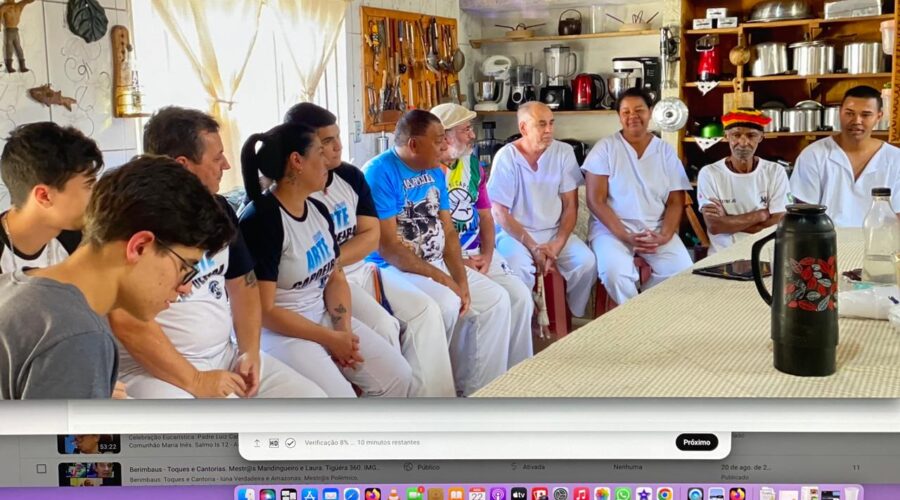 Mestres Jô - João Mendes Batista Barbosa Filho, Polêmico, Beto - Gilberto Oscar Silva Werneck, Marta, Deivisson, Pongá - Fernando César Coelho, Paulo Lopes, Fernanda, Bruno, Breno e Artur: Batuque e Entrevista para o Instituto de Patrimônio Histórico e Artístico Nacional - IPHAN/Fundação Cultural Alfredo Ferreira Lage - FUNALFA/MR Produções. Rua Bartolomeu dos Santos, Número 275, Bairro São Damião, Juiz de Fora, Minas Gerais/MG, Brasil. Registro de Capoeira Mestre Polêmico - Professor Doutor João Couto Teixeira. IMG_5902/9994/5/9. 13,92 GB. 12h37/14h49/15h34. Segunda-feira, 19 de Agosto de 2024. HD 1080p. MOV. Universidade Livre de Estudos Culturais da Capoeira - Universidade da Capoeira - UNICAPOEIRA, Instituto de Educação Socioambiental - IESAMBI, Associação de Capoeira - ASCA e Grupo de Capoeira MEIA LUA - Fundado Terça-feira, 29 de Maio de 1962. Orquestra Harmônica de Berimbaus. Seja membro deste canal e ganhe benefícios: https://www.youtube.com/channel/UCE6HrA5Y_VZ4-hgw8FG13aw/join PIX - polemico72@hotmail.com