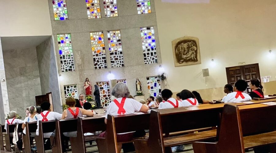 Apóstol@s da Oração: Reunião de Coordenador@s. Participação do Diácono Agilmar Batista da Silva. Santuário do Sagrado Coração de Jesus, Rua Alberto Vieira Lima, Número 50, CEP 36.050-070, Bairro Bairu, Juiz de Fora, Minas Gerais/MG, Brasil. Registro de Capoeira Mestre Polêmico - Professor João Couto Teixeira. IMG_7274. 13,33 GB. 13h07. Sábado, 26 de Outubro de 2024. HD 1080p. Universidade Livre de Estudos Culturais da Capoeira - Universidade da Capoeira - UNICAPOEIRA, Instituto de Educação Socioambiental - IESAMBI, Associação de Capoeira - ASCA e Grupo de Capoeira MEIA LUA - Fundado Terça-feira, 29 de Maio de 1962. Seja membro deste canal e ganhe benefícios: https://www.youtube.com/channel/UCE6HrA5Y_VZ4-hgw8FG13aw/join PIX - polemico72@hotmail.com