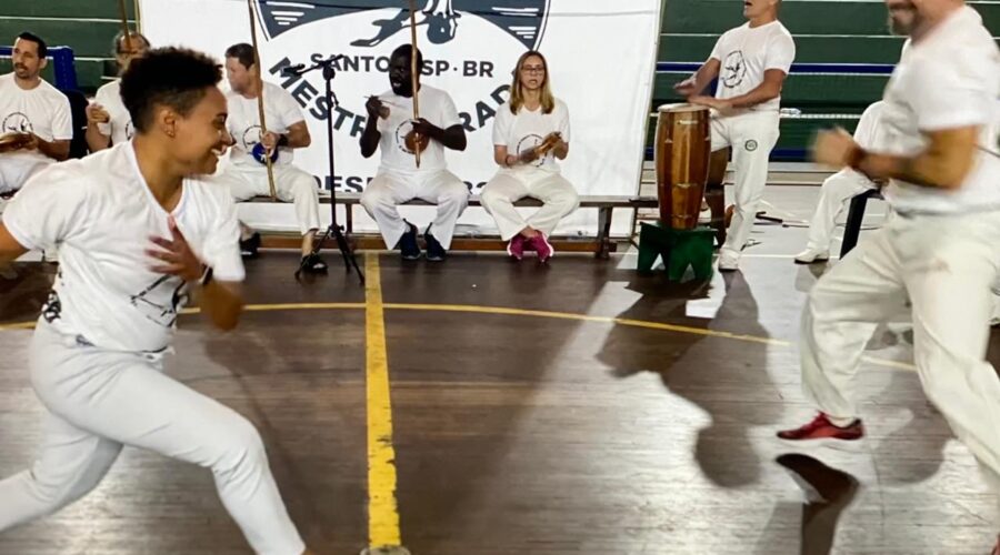 Mestre Fábio Parada: Roda na Associação de Capoeira Movimentos - 42 Anos. Santos, São Paulo/SP, Brasil. Registro de Capoeira Mestre Polêmico - Professor Doutor João Couto Teixeira. IMG_6987. 4,49 GB. 16h58. Sábado, 12 de Outubro de 2024. HD 1080. #capoeiramestresombrarobertotelesdeoliveira #capoeiramestrefabioparada #capoeiramestresombrinhaalbertoJosedefreitas #capoeiramestreback #capoeiramestrezanetti #capoeiramestreneguinhojoãobarbosa #capoeiramestreniltonribasmartinsjunior #capoeiramestremarcelocunha #capoeiramestremarciosantos #capoeiramestregogodeourorogeriofonseca #capoeiramestrakatia #capoeiramestrecartaonesonjunior #capoeiramestrewagner #capoeiracontramestrejeffersongomesnogueira #capoeiracontramestreflexarenatopereiragonçalves Universidade Livre de Estudos Culturais da Capoeira - Universidade da Capoeira - UNICAPOEIRA, Instituto de Educação Socioambiental - IESAMBI, Associação de Capoeira - ASCA e Grupo de Capoeira MEIA LUA - Fundado Terça-feira, 29 de Maio de 1962. Seja membro deste canal e ganhe benefícios: https://www.youtube.com/channel/UCE6HrA5Y_VZ4-hgw8FG13aw/join PIX - polemico72@hotmail.com