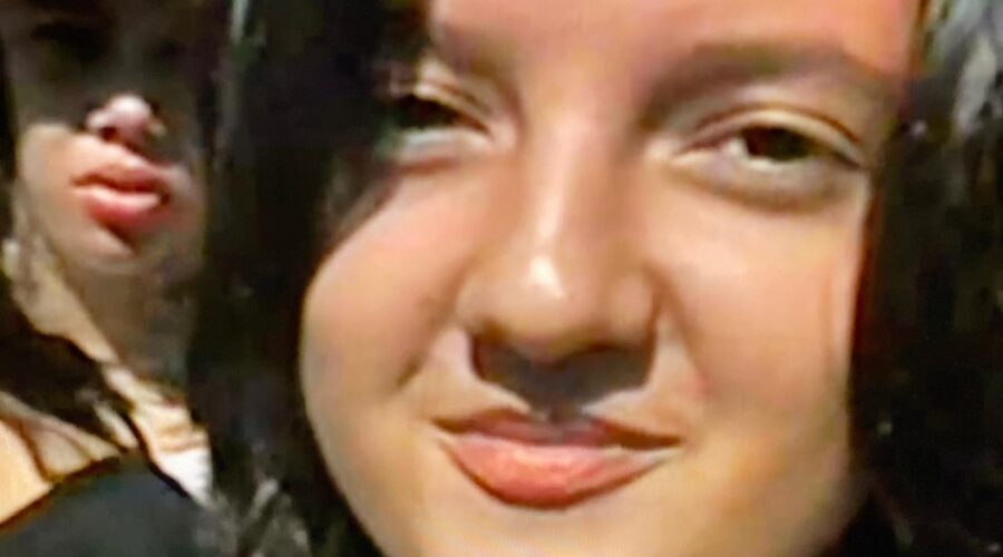 Aula Campo Avançado - Projeto Margem: Centro de Ensino Médio Setor Leste - CEMSL, Brasília, Distrito Federal/DF, Brasil. Registro de Capoeira Mestre Polêmico - Professor Doutor João Couto Teixeira. 5,75 GB. Domingo, 17 de Novembro de 1999. HD 1080p. MOV. Universidade Livre de Estudos Culturais da Capoeira - Universidade da Capoeira - UNICAPOEIRA, Instituto de Educação Socioambiental - IESAMBI, Associação de Capoeira - ASCA e Grupo de Capoeira MEIA LUA - Fundado Terça-feira, 29 de Maio de 1962. Seja membro deste canal e ganhe benefícios: https://www.youtube.com/channel/UCE6HrA5Y_VZ4-hgw8FG13aw/join PIX - polemico72@hotmail.com