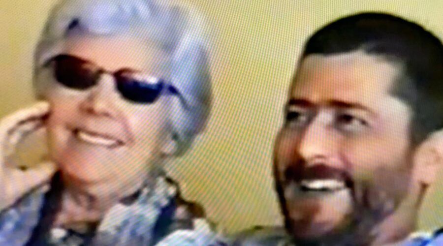 Célia Couto Teixeira e Capoeira Mestre Polêmico - Professor Doutor João Couto Teixeira. Brasília, Distrito Federal/DF, Brasil. Registro de Capoeira Estrela Dalva - Artista Plástica e Cineasta Salete Libardoni. 7,45 GB. HD 1080p. MOV. Universidade Livre de Estudos Culturais da Capoeira - Universidade da Capoeira - UNICAPOEIRA, Instituto de Educação Socioambiental - IESAMBI, Associação de Capoeira - ASCA e Grupo de Capoeira MEIA LUA - Fundado Terça-feira, 29 de Maio de 1962. Orquestra Harmônica de Berimbaus. Seja membro deste canal e ganhe benefícios: https://www.youtube.com/channel/UCE6HrA5Y_VZ4-hgw8FG13aw/join PIX - polemico72@hotmail.com