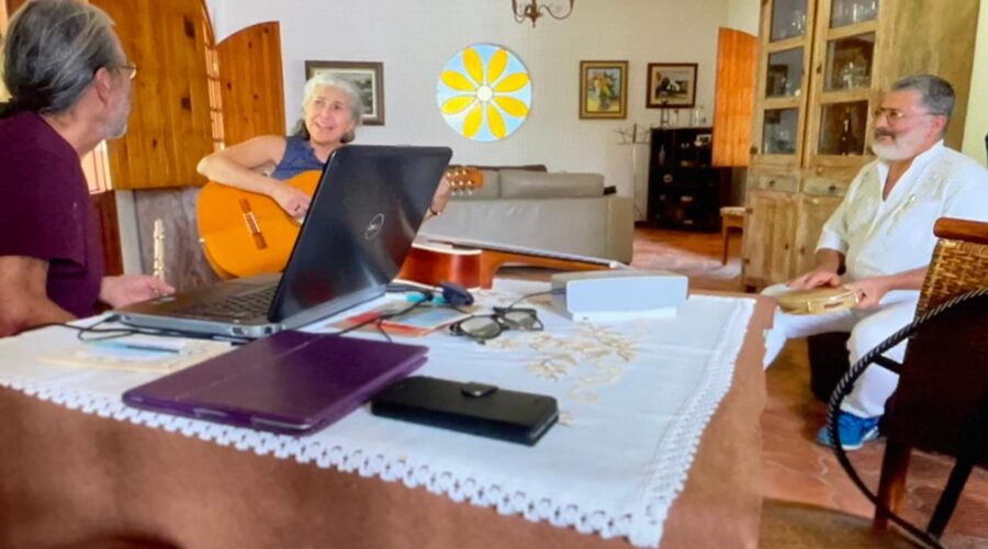 Kepha - Philippe Joseph Bard Fouillat - Flauta, Tikvah Temimah - Marialú - Kulelê e Violão, Mestre Polêmico - Pandeiro: Voltando ao Brasil. Tigüéra 110, Juiz de Fora, Minas Gerais/MG, Brasil. Registro de Capoeira Mestre Polêmico - Professor Doutor João Couto Teixeira. IMG_0152. 5,69 GB. 10h41. Domingo, 03 de Novembro de 2024. HD 1080p. Universidade Livre de Estudos Culturais da Capoeira - Universidade da Capoeira - UNICAPOEIRA, Instituto de Educação Socioambiental - IESAMBI, Associação de Capoeira - ASCA e Grupo de Capoeira MEIA LUA - Fundado Terça-feira, 29 de Maio de 1962. Seja membro deste canal e ganhe benefícios: https://www.youtube.com/channel/UCE6HrA5Y_VZ4-hgw8FG13aw/join PIX - polemico72@hotmail.com