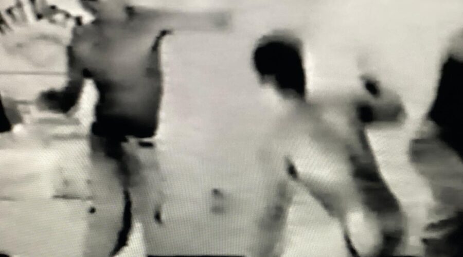 Muzenza: Batizado. Registro de Capoeira Mestre Polêmico - Professor Doutor João Couto Teixeira. Acervo de Mestre Alexandre José Ribeiro de Amorim. Brasil. 2,74 GB. HD 1080p. MOV. Universidade Livre de Estudos Culturais da Capoeira - Universidade da Capoeira - UNICAPOEIRA, Instituto de Educação Socioambiental - IESAMBI, Associação de Capoeira - ASCA e Grupo de Capoeira MEIA LUA - Fundado Terça-feira, 29 de Maio de 1962. Seja membro deste canal e ganhe benefícios: https://www.youtube.com/channel/UCE6HrA5Y_VZ4-hgw8FG13aw/join PIX - polemico72@hotmail.com