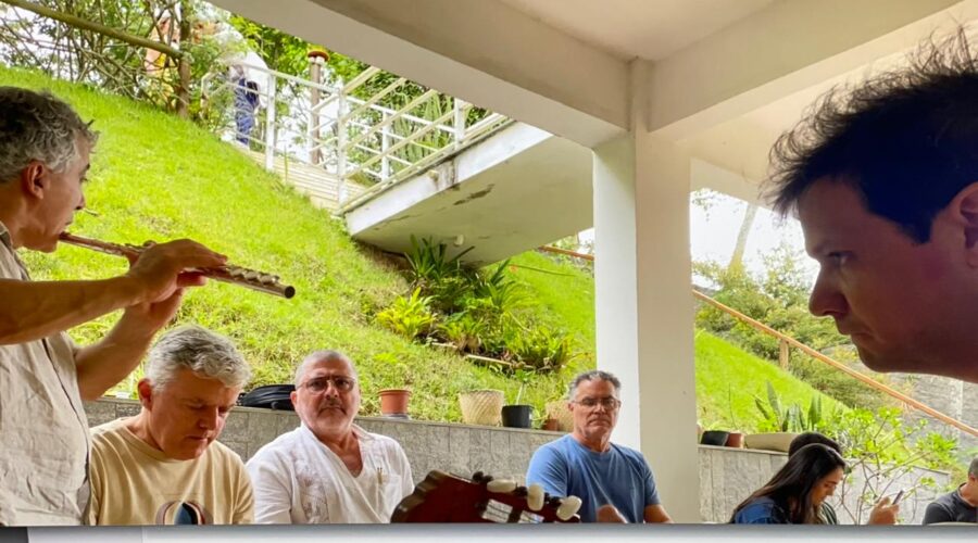 Pandeiro, Flauta, Caxixi, Violão e Surda: Mestre Polêmico, Estêvão Couto Teixeira, Henrique Couto Teixeira, Pedro Bustamante Teixeira, Márcio Guelber e Capoeira Mestre Águia - David Teixeira Irsigler. Aniversário do Ismael. Tigüéra 363, Juiz de Fora, Minas Gerais/MG, Brasil. Registro de Capoeira Mestre Polêmico - Professor Doutor João Couto Teixeira. IMG_0166. 2,81 GB. 13h25. Domingo, 10 de Novembro de 2024. HD 1080p. MOV. Universidade Livre de Estudos Culturais da Capoeira - Universidade da Capoeira - UNICAPOEIRA, Instituto de Educação Socioambiental - IESAMBI, Associação de Capoeira - ASCA e Grupo de Capoeira MEIA LUA - Fundado Terça-feira, 29 de Maio de 1962. Seja membr@ deste canal e ganhe benefícios: https://www.youtube.com/channel/UCE6HrA5Y_VZ4-hgw8FG13aw/join PIX - polemico72@hotmail.com