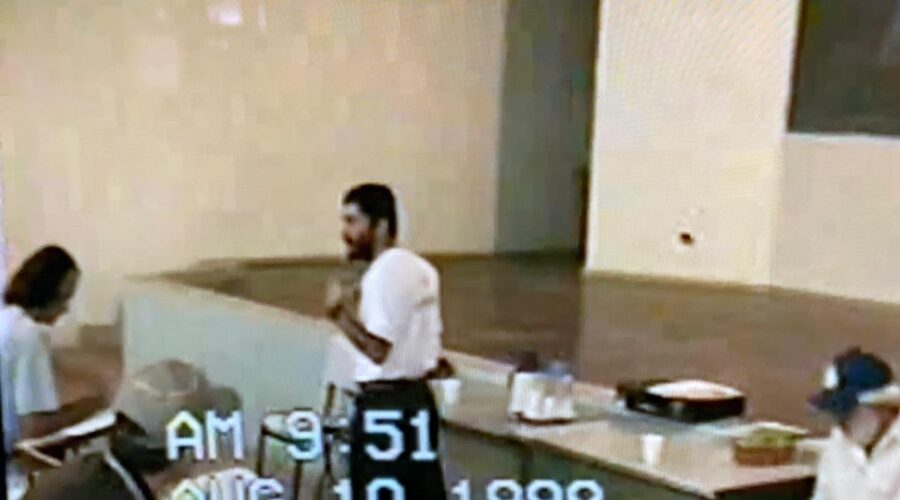 Reforma Agrária: Hugo Herédia - Professor de História, Técnico em Educação e Diretor no Colegiado da Confederação Nacional das Associações dos Servidores do Instituto Nacional de Colonização e Reforma Agrária - INCRA - Projeto Margem. Centro de Ensino Médio Setor Leste - CEMSL, Brasília, Distrito Federal/DF, Brasil. Registro de Capoeira Mestre Polêmico - Professor Doutor João Couto Teixeira. 14,14 GB. Segunda-feira, 10 de Agosto de 1998. HD 1080p. MOV. Universidade Livre de Estudos Culturais da Capoeira - Universidade da Capoeira - UNICAPOEIRA, Instituto de Educação Socioambiental - IESAMBI, Associação de Capoeira - ASCA e Grupo de Capoeira MEIA LUA - Fundado Terça-feira, 29 de Maio de 1962. Seja membro deste canal e ganhe benefícios: https://www.youtube.com/channel/UCE6HrA5Y_VZ4-hgw8FG13aw/join PIX - polemico72@hotmail.com