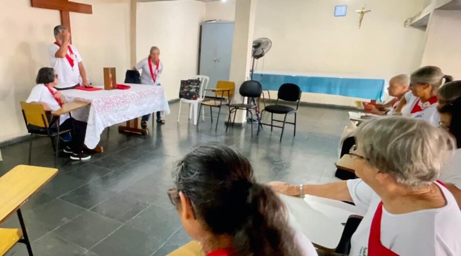 Reunião de Apóstol@s da Oração ao Sagrado Coração de Jesus: Salão Paroquial, Igreja Nossa Senhora Mãe de Deus, Bairro Nossa Senhora de Lourdes, Juiz de Fora, Minas Gerais/MG, Brasil. Registro de Capoeira Mestre Polêmico - Professor Doutor João Couto Teixeira. IMG_0138. 7,23 GB. 16h00. Sexta-feira, 01 de Novembro de 2024. HD 1080p. MOV. Universidade Livre de Estudos Culturais da Capoeira - Universidade da Capoeira - UNICAPOEIRA, Instituto de Educação Socioambiental - IESAMBI, Associação de Capoeira - ASCA e Grupo de Capoeira MEIA LUA - Fundado Terça-feira, 29 de Maio de 1962. Seja membro deste canal e ganhe benefícios: https://www.youtube.com/channel/UCE6HrA5Y_VZ4-hgw8FG13aw/join PIX - polemico72@hotmail.com