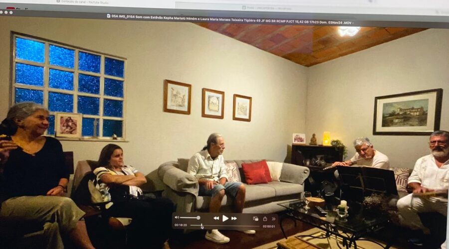 Som com Estêvão Couto Teixeira - Flauta/Violão, Kepha - Philippe Joseph Bard Fouillat - Flauta, Tikvah Temimah - Marialú - Violão, Mestre Polêmico - Pandeiro, Neném - Ana Maria Couto Teixeira, Laura Maria Moraes Teixeira. Tigüéra 49, Juiz de Fora, Minas Gerais/MG, Brasil. Registro de Capoeira Mestre Polêmico - Professor Doutor João Couto Teixeira. IMG_0154. 4,61 GB. 17h23. Domingo, 03 de Novembro de 2024. HD 1080p. Universidade Livre de Estudos Culturais da Capoeira - Universidade da Capoeira - UNICAPOEIRA, Instituto de Educação Socioambiental - IESAMBI, Associação de Capoeira - ASCA e Grupo de Capoeira MEIA LUA - Fundado Terça-feira, 29 de Maio de 1962. Seja membro deste canal e ganhe benefícios: https://www.youtube.com/channel/UCE6HrA5Y_VZ4-hgw8FG13aw/join PIX - polemico72@hotmail.com