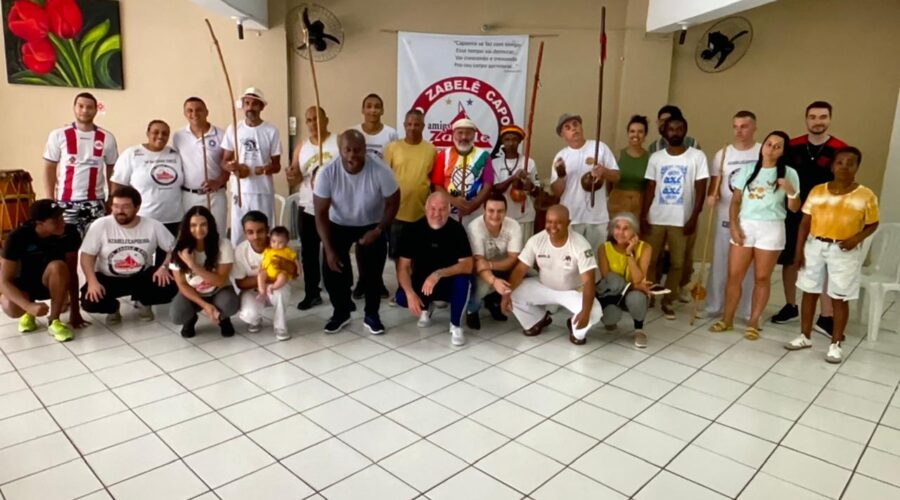 Vivência "Na Tocada": Mestre Polêmico - Berimbau e Diogo Veiga - Atabaque. Organizador Mestre Marko Negão - Marco Antônio Clemente do Nascimento. Grupo Zabelê, Rua Cândido Tostes, Número 24, Sala202, Bairro São Mateus, Juiz de Fora, Minas Gerais/MG, Brasil. Registro de Capoeira Mestre Polêmico - Professor Doutor João Couto Teixeira. IMG_0144. 18,46 GB. 14h00. Sábado, 02 de Novembro de 2024. HD 1080p. Universidade Livre de Estudos Culturais da Capoeira - Universidade da Capoeira - UNICAPOEIRA, Instituto de Educação Socioambiental - IESAMBI, Associação de Capoeira - ASCA e Grupo de Capoeira MEIA LUA - Fundado Terça-feira, 29 de Maio de 1962. Seja membro deste canal e ganhe benefícios: https://www.youtube.com/channel/UCE6HrA5Y_VZ4-hgw8FG13aw/join PIX - polemico72@hotmail.com