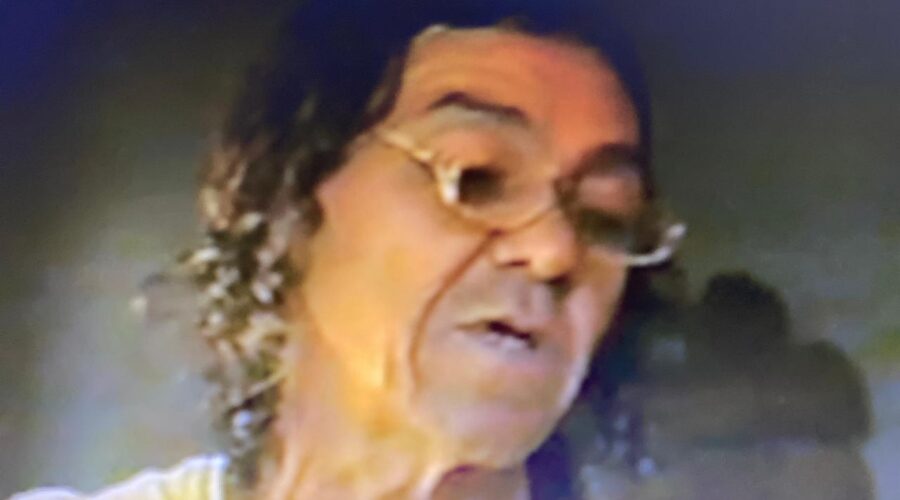 Engarrafador de Navios. Brasília, Distrito Federal/DF, Brasil. Registro de Capoeira Mestres Dom Ivan Zacarias Guimarães Gobbo e Polêmico - Professor Doutor João Couto Teixeira. 1,81 GB. Terça-feira, 06 de Julho de 2004. MOV. Universidade Livre de Estudos Culturais da Capoeira - Universidade da Capoeira - UNICAPOEIRA, Instituto de Educação Socioambiental - IESAMBI, Associação de Capoeira - ASCA e Grupo de Capoeira MEIA LUA - Fundado Terça-feira, 29 de Maio de 1962. Orquestra Harmônica de Berimbaus. Almost in F - Tranquillity, de Kevin MacLeod é licenciada de acordo com a licença Atribuição 4.0 da Creative Commons. https://creativecommons.org/licenses/by/4.0/ http://universidadedacapoeira.com/ Seja membro deste canal e ganhe benefícios: https://www.youtube.com/channel/UCE6HrA5Y_VZ4-hgw8FG13aw/join PIX - polemico72@hotmail.com