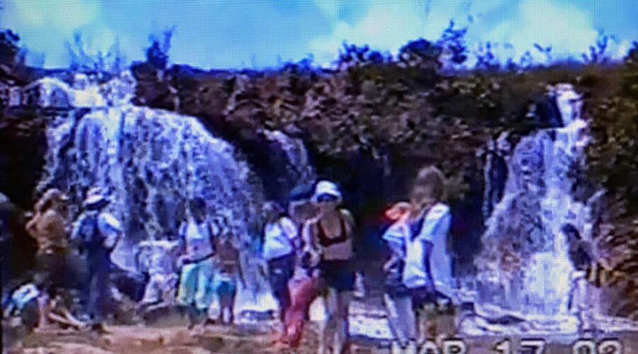 IESAMBI e Companheiros Andarilhos de Brasília - CABRA: Mumunhas. Professores Lacé, Capoeira Mestr@s Dom Ivan Zacarias Guimarães Gobbo, Milton José Silveira Miguel, Mandingueiro - Peter Faluhelyi, Laura Cavalieri Bisio, Estrela Dalva - Artista Plástica e Cineasta Salete Libardoni. Educação Ambiental e Trilha. Brasília, Distrito Federal/DF, Brasil. Registro de Capoeira Mestre Polêmico - Professor Doutor João Couto Teixeira. 8,76 GB. Domingo, 17 de Março e Terça-feira, 30 de Abril de 2002. MOV. Universidade Livre de Estudos Culturais da Capoeira - Universidade da Capoeira - UNICAPOEIRA, Instituto de Educação Socioambiental - IESAMBI, Associação de Capoeira - ASCA e Grupo de Capoeira MEIA LUA - Fundado Terça-feira, 29 de Maio de 1962. Orquestra Harmônica de Berimbaus. http://universidadedacapoeira.com/ Seja membro deste canal e ganhe benefícios: https://www.youtube.com/channel/UCE6HrA5Y_VZ4-hgw8FG13aw/join PIX - polemico72@hotmail.com