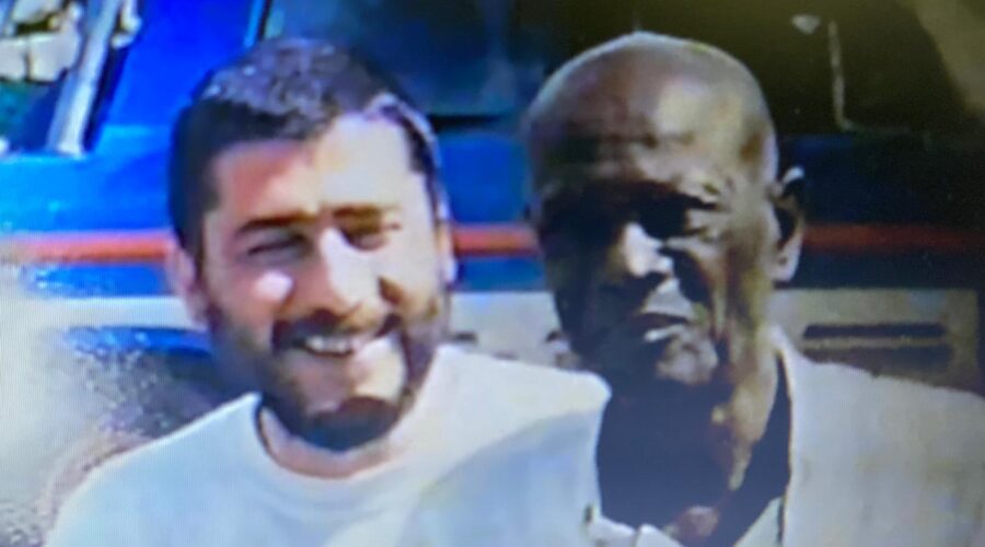 Mestre Dom Ivan Zacarias Guimarães Gobbo: Fotos dos Mestres Onça Tigre - Doutor Milton Freire de Carvalho, Gato Preto Doirado de Santo Amaro da Purificação na Bahia - José Luiz Gabriel Góes, Polêmico, Estrela Dalva - Artista Plástica e Cineasta Salete Libardoni. Sobradinho, Distrito Federal/DF, Brasil. Registro de Capoeira Mestre Polêmico - Professor Doutor João Couto Teixeira. 93,3 MB. Terça-feira, 06 de Julho de 2004. MOV. Universidade Livre de Estudos Culturais da Capoeira - Universidade da Capoeira - UNICAPOEIRA, Instituto de Educação Socioambiental - IESAMBI, Associação de Capoeira - ASCA e Grupo de Capoeira MEIA LUA - Fundado Terça-feira, 29 de Maio de 1962. Orquestra Harmônica de Berimbaus. http://universidadedacapoeira.com/ Seja membro deste canal e ganhe benefícios: https://www.youtube.com/channel/UCE6HrA5Y_VZ4-hgw8FG13aw/join PIX - polemico72@hotmail.com