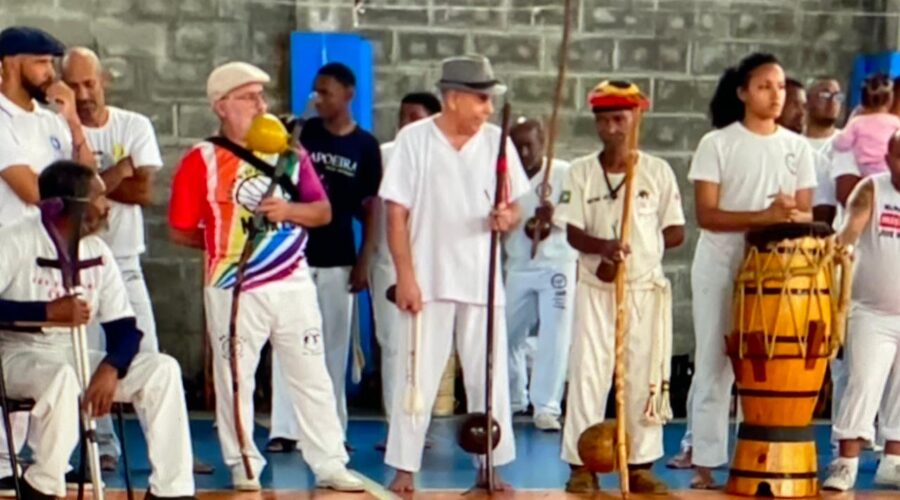 Mestres Paulo Lopes de Carvalho e Pongá - Fernando César Coelho. Secretaria de Esporte e Lazer - SESPORTE, Avenida Rui Barbosa, Múmero 530. CEP 36.045-410, Bairro Santa Terezinha, Juiz de Fora, Minas Gerais/MG, Brasil. Registro de Capoeira Mestre Polêmico - Professor Doutor João Couto Teixeira. IMG_0177/7676. 14,79 GB. 13h53/16h14. Sábado, 23 de Novembro de 2024. HD 1080p. MOV. Universidade Livre de Estudos Culturais da Capoeira - Universidade da Capoeira - UNICAPOEIRA, Instituto de Educação Socioambiental - IESAMBI, Associação de Capoeira - ASCA e Grupo de Capoeira MEIA LUA - Fundado Terça-feira, 29 de Maio de 1962. Orquestra Harmônica de Berimbaus. Seja membro deste canal e ganhe benefícios: https://www.youtube.com/channel/UCE6HrA5Y_VZ4-hgw8FG13aw/join PIX - polemico72@hotmail.com