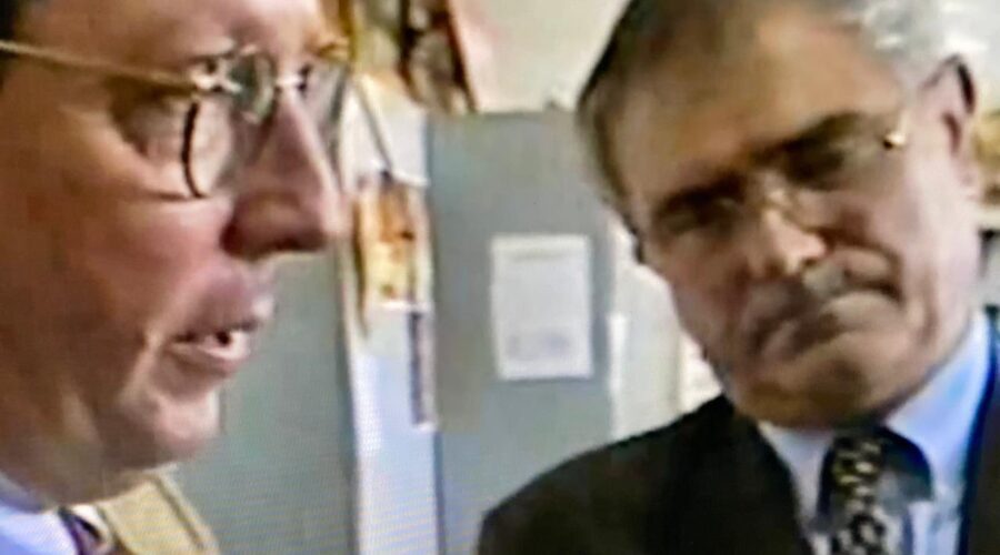 Visita do Ministro de Estado da Educação da França - Projeto Margem. Centro de Ensino Médio Setor Leste - CEMSL, Brasília, Distrito Federal/DF, Brasil. Registro de Capoeira Mestre Polêmico - Professor Doutor João Couto Teixeira e TV Globo. Matriz. 2,15 GB. Sábado, 17 de Abril de 1999. HD 1080p. MOV. Universidade Livre de Estudos Culturais da Capoeira - Universidade da Capoeira - UNICAPOEIRA, Instituto de Educação Socioambiental - IESAMBI, Associação de Capoeira - ASCA e Grupo de Capoeira MEIA LUA - Fundado Terça-feira, 29 de Maio de 1962. Seja membro deste canal e ganhe benefícios: https://www.youtube.com/channel/UCE6HrA5Y_VZ4-hgw8FG13aw/join PIX - polemico72@hotmail.com