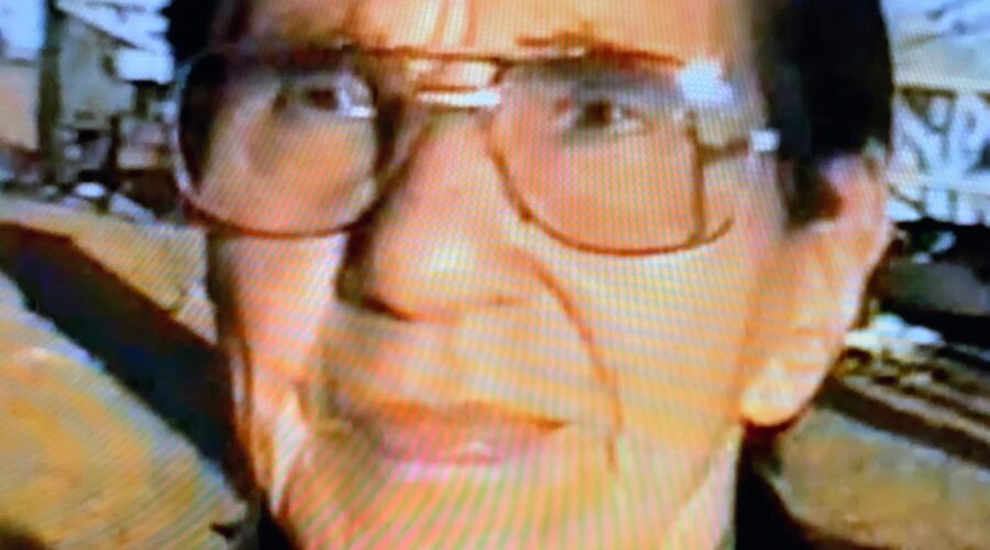 Palhaço Carequinha - George Savalla Gomes. Rio Bonito, 18Jul15 /São Gonçalo, 05Abr06. Brasília, Distrito Federal/DF, Brasil. Registro de Capoeira Mestre Dom Ivan Zacarias Guimarães Gobbo. Matriz. 1,95 GB. HD 1080p. MOV. Universidade Livre de Estudos Culturais da Capoeira - Universidade da Capoeira - UNICAPOEIRA, Instituto de Educação Socioambiental - IESAMBI, Associação de Capoeira - ASCA e Grupo de Capoeira MEIA LUA - Fundado Terça-feira, 29 de Maio de 1962. Seja membro deste canal e ganhe benefícios: https://www.youtube.com/channel/UCE6HrA5Y_VZ4-hgw8FG13aw/join PIX - polemico72@hotmail.com