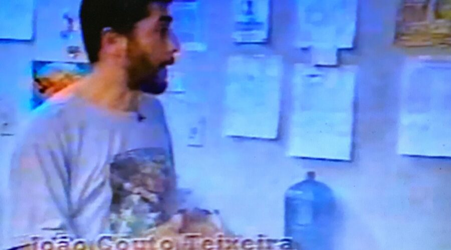 Projeto Margem: Campo Avançado - Plantação. Depoimentos Discentes. Diretor Macaco, ou Menos que isso. Altdel, Capoeira Mestre Mandingueiro - Peter Faluhelyi. Mudas. Aula Sem Teto em Escola Flutuante. Neila Zandonai, Jaqueline Dato, Otávio Batista de Oliveira Neto, Yuri Soares Franco. Capoeira na Escola, Mestre Angoleiro. Centro de Ensino Médio Setor Leste - CEMSL, Canal Educação, Brasília, Distrito Federal/DF, Brasil. Registro de Capoeira Mestre Polêmico - Professor Doutor João Couto Teixeira. 8,71 GB. Quarta-feira, 05 de Junho de 2002. MOV. Universidade Livre de Estudos Culturais da Capoeira - Universidade da Capoeira - UNICAPOEIRA, Instituto de Educação Socioambiental - IESAMBI, Associação de Capoeira - ASCA e Grupo de Capoeira MEIA LUA - Fundado Terça-feira, 29 de Maio de 1962. Orquestra Harmônica de Berimbaus. http://universidadedacapoeira.com/ Seja membro deste canal e ganhe benefícios: https://www.youtube.com/channel/UCE6HrA5Y_VZ4-hgw8FG13aw/join PIX - polemico72@hotmail.com