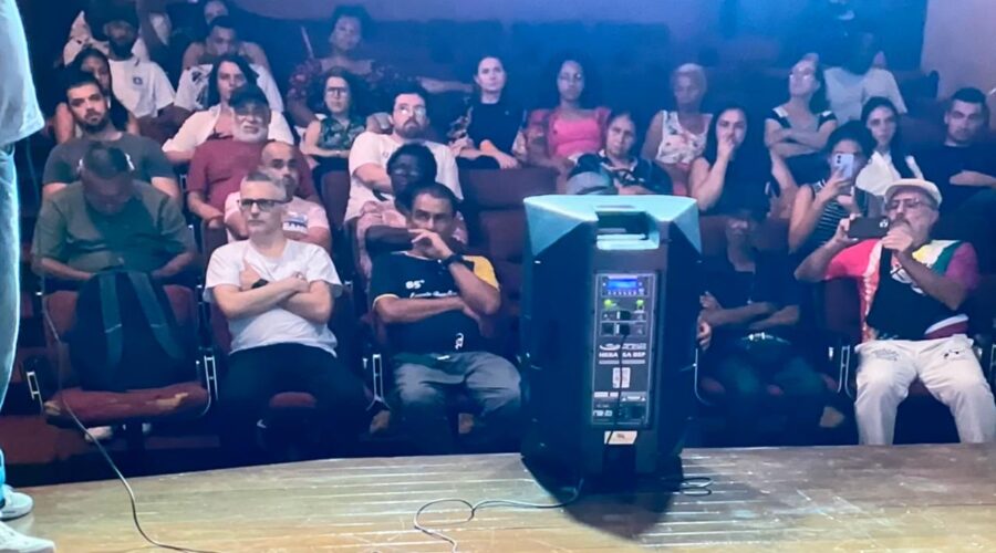 Seminário Municipal de Capoeira. Museu Ferroviário, Avenida Brasil, Número 2001, Bairro Centro, Juiz de Fora, Minas Gerais/MG, Brasil. Registro de Capoeira Mestre Polêmico - Professor Doutor João Couto Teixeira. IMG_0191. 10,84 GB. 19h00. Sexta-feira, 29 de Novembro de 2024. HD 1080p. MOV. Universidade Livre de Estudos Culturais da Capoeira - Universidade da Capoeira - UNICAPOEIRA, Instituto de Educação Socioambiental - IESAMBI, Associação de Capoeira - ASCA e Grupo de Capoeira MEIA LUA - Fundado Terça-feira, 29 de Maio de 1962. Orquestra Harmônica de Berimbaus. Seja membro deste canal e ganhe benefícios: https://www.youtube.com/channel/UCE6HrA5Y_VZ4-hgw8FG13aw/join PIX - polemico72@hotmail.com