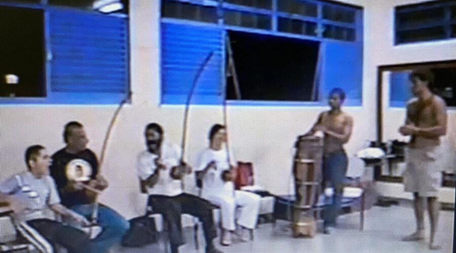 Mestr@s Dom Ivan Zacarias Guimarães Gobbo, Polêmico, Laura Cavalieri Bisio, Jonatas e Pouca Gente. Centro de Ensino Médio Setor Leste - CEMSL, Brasília, Distrito Federal/DF, Brasil. Registro de Capoeira Mestre Polêmico - Professor Doutor João Couto Teixeira. 4,54 GB. Terça-feira, 06 de Julho de 2004. MOV. Universidade Livre de Estudos Culturais da Capoeira - Universidade da Capoeira - UNICAPOEIRA, Instituto de Educação Socioambiental - IESAMBI, Associação de Capoeira - ASCA e Grupo de Capoeira MEIA LUA - Fundado Terça-feira, 29 de Maio de 1962. Orquestra Harmônica de Berimbaus. http://universidadedacapoeira.com/ Seja membro deste canal e ganhe benefícios: https://www.youtube.com/channel/UCE6HrA5Y_VZ4-hgw8FG13aw/join PIX - polemico72@hotmail.com