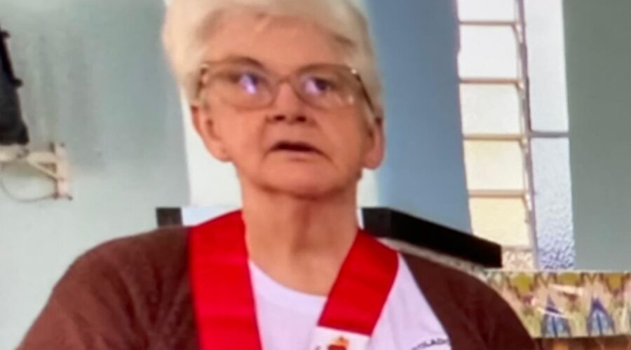 Apóstol@s da Oração ao Sagrado Coração de Jesus: Hora Santa. Igreja Nossa Senhora Mãe de Deus, Bairro Nossa Senhora de Lourdes, Juiz de Fora, Minas Gerais/MG, Brasil. Registro de Capoeira Mestre Polêmico - Professor João Couto Teixeira. IMG_5184 5,15 GB. 14h30. Terça-feira, 19 de Agosto de 2025. HD 1080p. MOV. Universidade Livre de Estudos Culturais da Capoeira - Universidade da Capoeira - UNICAPOEIRA, Instituto de Educação Socioambiental - IESAMBI, Associação de Capoeira - ASCA e Grupo de Capoeira MEIA LUA - Fundado Terça-feira, 29 de Maio de 1962. http://universidadedacapoeira.com/ Seja membro deste canal e ganhe benefícios: https://www.youtube.com/channel/UCE6HrA5Y_VZ4-hgw8FG13aw/join PIX - polemico72@hotmail.com