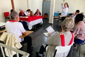 Apóstol@s da Oração ao Sagrado Coração de Jesus: Reunião sem Celebração, com Participação de Elzy Maria de Souza Ferreira Dulço e Isis Emilia Santana Vieira Reis. Salão Paroquial, Igreja Nossa Senhora Mãe de Deus, Bairro Nossa Senhora de Lourdes, Juiz de Fora, Minas Gerais/MG, Brasil. Registro de Capoeira Mestre Polêmico - Professor João Couto Teixeira. IMG_4816. 6,73 GB. 09h00. Sexta-feira, 01 de Agosto de 2025. HD 1080p. MOV. Universidade Livre de Estudos Culturais da Capoeira - Universidade da Capoeira - UNICAPOEIRA, Instituto de Educação Socioambiental - IESAMBI, Associação de Capoeira - ASCA e Grupo de Capoeira MEIA LUA - Fundado Terça-feira, 29 de Maio de 1962. http://universidadedacapoeira.com/ Seja membro deste canal e ganhe benefícios: https://www.youtube.com/channel/UCE6HrA5Y_VZ4-hgw8FG13aw/join PIX - polemico72@hotmail.com