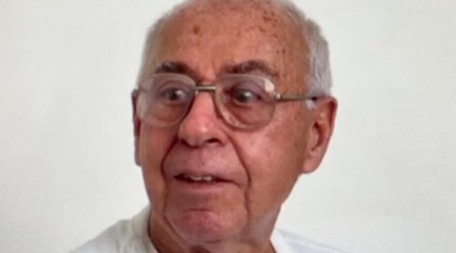 Capoeira 500 Anos - Angola e Regional: Mestres Reynaldo Teixeira Alves e André Luiz Lacé Lopes. Sala de Entrar, Tigüéra 360, Juiz de Fora, Minas Gerais/MG, Brasil. Registro de Capoeira Mestre Polêmico - Professor Doutor João Couto Teixeira. IMG_6193. 4,33 MB. 13h41. Sábado, 18 de Outubro de 2025. HD 1080p. MOV. Universidade Livre de Estudos Culturais da Capoeira - Universidade da Capoeira - UNICAPOEIRA, Instituto de Educação Socioambiental - IESAMBI, Associação de Capoeira - ASCA e Grupo de Capoeira MEIA LUA - Fundado Terça-feira, 29 de Maio de 1962. Orquestra Harmônica de Berimbaus. http://universidadedacapoeira.com/ Seja membro deste canal e ganhe benefícios: https://www.youtube.com/channel/UCE6HrA5Y_VZ4-hgw8FG13aw/join PIX - polemico72@hotmail.com