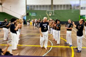 Capoeira Movimentos: Mestre Fábio Parada. Berimbalada. Santos, São Paulo/SP, Brasil. Registro de Capoeira Mestre Polêmico - Professor Doutor João Couto Teixeira. IMG_6138/90. 404,4 MB. 04h47/21h00. Domingo, 05 de Outubro de 2025. HD 1080. #capoeiramestresombrarobertotelesdeoliveira #capoeiramestrefabioparada #capoeiramestreeduardosorti #capoeiramestrejoserobertozanetti #capoeiramestreniltonribasmartinsjunior #capoeiramestremarcelocunha #capoeiramestremarciosantos #capoeiramestregogodeourorogeriofonseca #capoeiramestrakatia #capoeiramestrecartaonesonjunior #capoeiramestrewagner #capoeiramestrejeffersongomesnogueira #capoeiramestreflexarenatopereiragonçalves #capoeiramestremontanhamarshallcarder #capoeiramestresorrisoandre #capoeiramestraannaoya Universidade Livre de Estudos Culturais da Capoeira - Universidade da Capoeira - UNICAPOEIRA, Instituto de Educação Socioambiental - IESAMBI, Associação de Capoeira - ASCA e Grupo de Capoeira MEIA LUA - Fundado Terça-feira, 29 de Maio de 1962. http://universidadedacapoeira.com/ Seja membro deste canal e ganhe benefícios: https://www.youtube.com/channel/UCE6HrA5Y_VZ4-hgw8FG13aw/join PIX - polemico72@hotmail.com