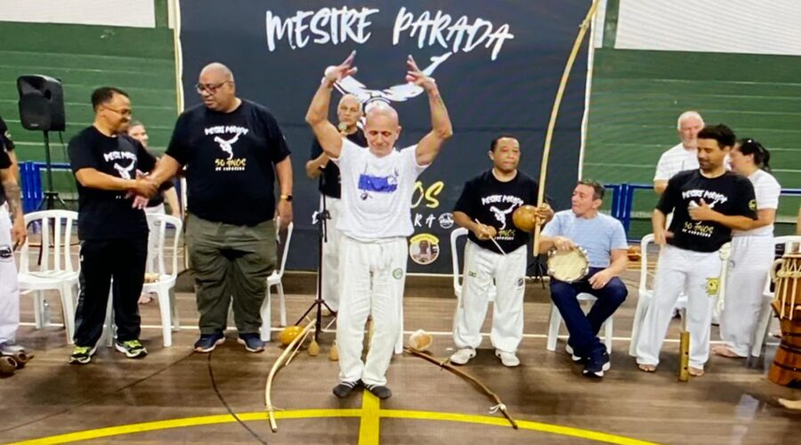 Mestre Fábio Parada: Roda de Encerramento. Capoeira Movimentos - 43 Anos. Santos, São Paulo/SP, Brasil. Registro de Capoeira Mestre Polêmico - Professor Doutor João Couto Teixeira. IMG_6138/90. 1,54 GB. 04h47/21h00. Domingo, 05 de Outubro de 2025. HD 1080. #capoeiramestresombrarobertotelesdeoliveira #capoeiramestrefabioparada #capoeiramestreeduardostorti #capoeiramestrejoserobertozanetti #capoeiramestreniltonribasmartinsjunior #capoeiramestremarcelocunha #capoeiramestremarciosantos #capoeiramestregogodeourorogeriofonseca #capoeiramestrakatia #capoeiramestrecartaonesonjunior #capoeiramestrewagner #capoeiramestrejeffersongomesnogueira #capoeiramestreflexarenatopereiragonçalves #capoeiramestremontanhamarshallcarder #capoeiramestresorrisoandre #capoeiramestraannaoya Universidade Livre de Estudos Culturais da Capoeira - Universidade da Capoeira - UNICAPOEIRA, Instituto de Educação Socioambiental - IESAMBI, Associação de Capoeira - ASCA e Grupo de Capoeira MEIA LUA - Fundado Terça-feira, 29 de Maio de 1962. http://universidadedacapoeira.com/ Seja membro deste canal e ganhe benefícios: https://www.youtube.com/channel/UCE6HrA5Y_VZ4-hgw8FG13aw/join PIX - polemico72@hotmail.com