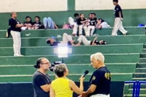 Capoeira Movimentos: Mestres Sombra - Roberto Teles de Oliveira, Fábio Parada e Berimbaus. Santos, São Paulo/SP, Brasil. Registro de Capoeira Mestre Polêmico - Professor Doutor João Couto Teixeira. IMG_6138/90. 790,8 MB. 04h47/21h00. Domingo, 05 de Outubro de 2025. HD 1080. #capoeiramestresombrarobertotelesdeoliveira #capoeiramestrefabioparada #capoeiramestreeduardosorti #capoeiramestrejoserobertozanetti #capoeiramestreniltonribasmartinsjunior #capoeiramestremarcelocunha #capoeiramestremarciosantos #capoeiramestregogodeourorogeriofonseca #capoeiramestrakatia #capoeiramestrecartaonesonjunior #capoeiramestrewagner #capoeiramestrejeffersongomesnogueira #capoeiramestreflexarenatopereiragonçalves #capoeiramestremontanhamarshallcarder #capoeiramestresorrisoandre #capoeiramestraannaoya Universidade Livre de Estudos Culturais da Capoeira - Universidade da Capoeira - UNICAPOEIRA, Instituto de Educação Socioambiental - IESAMBI, Associação de Capoeira - ASCA e Grupo de Capoeira MEIA LUA - Fundado Terça-feira, 29 de Maio de 1962. http://universidadedacapoeira.com/ Seja membro deste canal e ganhe benefícios: https://www.youtube.com/channel/UCE6HrA5Y_VZ4-hgw8FG13aw/join PIX - polemico72@hotmail.com