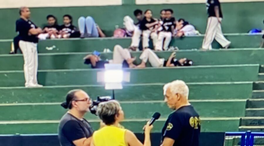 Capoeira Movimentos: Mestres Sombra - Roberto Teles de Oliveira, Fábio Parada e Berimbaus. Santos, São Paulo/SP, Brasil. Registro de Capoeira Mestre Polêmico - Professor Doutor João Couto Teixeira. IMG_6138/90. 790,8 MB. 04h47/21h00. Domingo, 05 de Outubro de 2025. HD 1080. #capoeiramestresombrarobertotelesdeoliveira #capoeiramestrefabioparada #capoeiramestreeduardosorti #capoeiramestrejoserobertozanetti #capoeiramestreniltonribasmartinsjunior #capoeiramestremarcelocunha #capoeiramestremarciosantos #capoeiramestregogodeourorogeriofonseca #capoeiramestrakatia #capoeiramestrecartaonesonjunior #capoeiramestrewagner #capoeiramestrejeffersongomesnogueira #capoeiramestreflexarenatopereiragonçalves #capoeiramestremontanhamarshallcarder #capoeiramestresorrisoandre #capoeiramestraannaoya Universidade Livre de Estudos Culturais da Capoeira - Universidade da Capoeira - UNICAPOEIRA, Instituto de Educação Socioambiental - IESAMBI, Associação de Capoeira - ASCA e Grupo de Capoeira MEIA LUA - Fundado Terça-feira, 29 de Maio de 1962. http://universidadedacapoeira.com/ Seja membro deste canal e ganhe benefícios: https://www.youtube.com/channel/UCE6HrA5Y_VZ4-hgw8FG13aw/join PIX - polemico72@hotmail.com