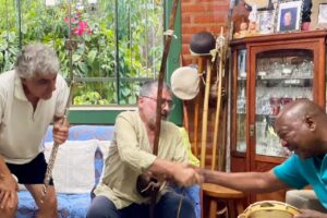 Som: Estêvão Couto Teixeira - Flauta, Mestres Polêmico - Berimbau e Coroa - Mauro Delfino da Silva - Pandeiro. Sala de Visitas, Tigüéra 360, Juiz de Fora, Minas Gerais/MG, Brasil. Registro de Capoeira Mestre Polêmico - Professor Doutor João Couto Teixeira. IMG_0658. 3,65 GB. 16h52. Quarta-feira, 08 de Outubro de 2025. HD 1080p. MOV. Universidade Livre de Estudos Culturais da Capoeira - Universidade da Capoeira - UNICAPOEIRA, Instituto de Educação Socioambiental - IESAMBI, Associação de Capoeira - ASCA e Grupo de Capoeira MEIA LUA - Fundado Terça-feira, 29 de Maio de 1962. Orquestra Harmônica de Berimbaus. http://universidadedacapoeira.com/ Seja membro deste canal e ganhe benefícios: https://www.youtube.com/channel/UCE6HrA5Y_VZ4-hgw8FG13aw/join PIX - polemico72@hotmail.com