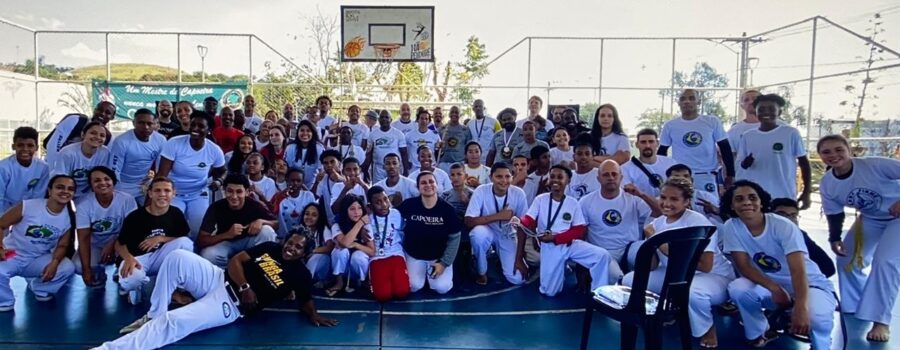 Quarto Evento Exército de Bambas: Contramestra Pimenta - Cleide Aparecida Marcelo. Avenida Juscelino Kubitschek, 5.899, Praça CEU, Benfica, Juiz de Fora, Minas Gerais/MG, Brasil. Registro de Capoeira Mestre Polêmico - Professor João Couto Teixeira. IMG_4697/700/1. 15,49 GB. 08h47/09h41/12h28. Domingo, 27 de Julho de 2025. MOV. Universidade Livre de Estudos Culturais da Capoeira - Universidade da Capoeira - UNICAPOEIRA, Instituto de Educação Socioambiental - IESAMBI, Associação de Capoeira - ASCA e Grupo de Capoeira MEIA LUA - Fundado Terça-feira, 29 de Maio de 1962. Orquestra Harmônica de Berimbaus. http://universidadedacapoeira.com/ Seja membro deste canal e ganhe benefícios: https://www.youtube.com/channel/UCE6HrA5Y_VZ4-hgw8FG13aw/join PIX - polemico72@hotmail.com