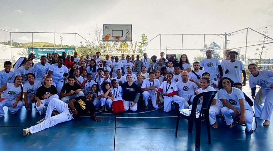 Quarto Evento Exército de Bambas: Contramestra Pimenta - Cleide Aparecida Marcelo. Avenida Juscelino Kubitschek, 5.899, Praça CEU, Benfica, Juiz de Fora, Minas Gerais/MG, Brasil. Registro de Capoeira Mestre Polêmico - Professor João Couto Teixeira. IMG_4697/700/1. 15,49 GB. 08h47/09h41/12h28. Domingo, 27 de Julho de 2025. MOV. Universidade Livre de Estudos Culturais da Capoeira - Universidade da Capoeira - UNICAPOEIRA, Instituto de Educação Socioambiental - IESAMBI, Associação de Capoeira - ASCA e Grupo de Capoeira MEIA LUA - Fundado Terça-feira, 29 de Maio de 1962. Orquestra Harmônica de Berimbaus. http://universidadedacapoeira.com/ Seja membro deste canal e ganhe benefícios: https://www.youtube.com/channel/UCE6HrA5Y_VZ4-hgw8FG13aw/join PIX - polemico72@hotmail.com