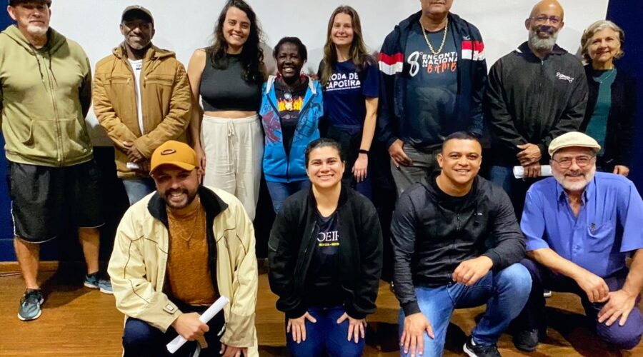 Instituto de Patrimônio Histórico e Artístico Nacional - IPHAN/Fundação Cultural Alfredo Ferreira Lage - FUNALFA/Empresa RM. Sexta Reunião de Grupos de Trabalho para Determinação de Salvaguardas da Capoeira. Apresentação do GT 3 - Produção e Reprodução Cultural. Centro Cultural Bernardo Mascarenhas, Avenida Getúlio Vargas, Número 200, CEP 36.010-000, Bairro Centro, Juiz de Fora, Minas Gerais/MG, Brasil. Registro de Capoeira Mestre Polêmico - Professor Doutor João Couto Teixeira. IMG_4565. 11,83 GB. 18h39. Quarta-feira, 23 de Julho de 2025. HD 1080p. MOV. Universidade Livre de Estudos Culturais da Capoeira - Universidade da Capoeira - UNICAPOEIRA, Instituto de Educação Socioambiental - IESAMBI, Associação de Capoeira - ASCA e Grupo de Capoeira MEIA LUA - Fundado Terça-feira, 29 de Maio de 1962. Orquestra Harmônica de Berimbaus. http://universidadedacapoeira.com/ Seja membro deste canal e ganhe benefícios: https://www.youtube.com/channel/UCE6HrA5Y_VZ4-hgw8FG13aw/join PIX - polemico72@hotmail.com