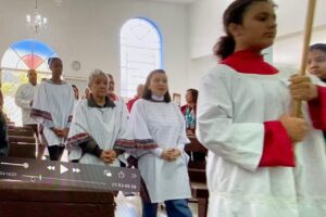Celebração Eucarística: Padre Guanair da Silva Santos. Ministr@s Extraordinári@s da Sagrada Comunhão Alexander Azalim e Esposa. Acólita Maria Fernanda Maia. Acolhida José Mauro Bul-la. Primeira Leitura Elizângela Martins Simas. Salmo 14 - Senhor, Quem Morará em Vossa Casa? - Mestre Polêmico. Preces da Comunidade Nilcéia. Pastoral da Música Antônio Reis e Luiz Gajardo. Igreja Nossa Senhora Mãe de Deus, Bairro Nossa Senhora de Lourdes, Juiz de Fora, Minas Gerais/MG, Brasil. Registro de Capoeira Estrela Dalva - Artista Plástica e Cineasta Salete Libardoni. IMG_4489. 9,64 GB. 09h00. Domingo, 20 de Julho de 2025. HD 1080p. MOV. Universidade Livre de Estudos Culturais da Capoeira - Universidade da Capoeira - UNICAPOEIRA, Instituto de Educação Socioambiental - IESAMBI, Associação de Capoeira - ASCA e Grupo de Capoeira MEIA LUA - Fundado Terça-feira, 29 de Maio de 1962. http://universidadedacapoeira.com/ Seja membro deste canal e ganhe benefícios: https://www.youtube.com/channel/UCE6HrA5Y_VZ4-hgw8FG13aw/join PIX - polemico72@hotmail.com