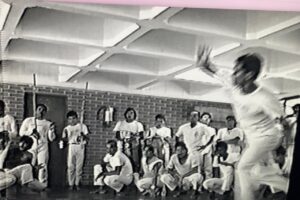 Mestre Divino. Brasília, Distrito Federal/DF, Brasil. Registro de Capoeira Mestre Polêmico - Professor Doutor João Couto Teixeira. 6,05 GB. Quarta-feira, 07 de Novembro de 1990. HD 1080p. MOV. Universidade Livre de Estudos Culturais da Capoeira - Universidade da Capoeira - UNICAPOEIRA, Instituto de Educação Socioambiental - IESAMBI, Associação de Capoeira - ASCA e Grupo de Capoeira MEIA LUA - Fundado Terça-feira, 29 de Maio de 1962. Orquestra Harmônica de Berimbaus. http://universidadedacapoeira.com/ Seja membro deste canal e ganhe benefícios: https://www.youtube.com/channel/UCE6HrA5Y_VZ4-hgw8FG13aw/join PIX - polemico72@hotmail.com