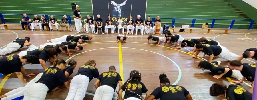 Mestre Fábio Parada: Pagando 10. Associação de Capoeira Movimentos - 43 Anos, Santos. SP. Brasil, Registro de Capoeira Mestre Polêmico - Professor Doutor João Couto Teixeira, IMG_6138/90. 5.01 GB. 04h47/21h00. Domingo - 05 de Outubro de 2025, #capoeiramestresombrarobertotelesdeoliveira, #capoeiramestrefabioparada, #capoeiramestreeduardosorti, #capoeiramestrejoserobertozanetti, #capoeiramestreniltonribasmartinsjunior, #capoeiramestremarcelocunha, #capoeiramestremarciosantos, #capoeiramestregogodeourorogeriofonseca, #capoeiramestrakatia, #capoeiramestrecartaonesonjunior, #capoeiramestrewagner, #capoeiramestrejeffersongomesnogueira, #capoeiramestreflexarenatopereiragonçalves, #capoeiramestremontanhamarshallcarder, #capoeiramestresorrisoandre, #capoeiramestraannaoya, Universidade Livre de Estudos Culturais da Capoeira - Universidade da Capoeira - UNICAPOEIRA, Instituto de Educação Socioambiental - IESAMBI, Associação de Capoeira - ASCA, Grupo de Capoeira MEIA LUA - Fundado Terça-feira - 29 de Maio de 1962, http://universidadedacapoeira.com/, Seja membro deste canal e ganhe benefícios: https://www.youtube.com/channel/UCE6HrA5Y_VZ4-hgw8FG13aw/join, PIX - polemico72@hotmail.com,