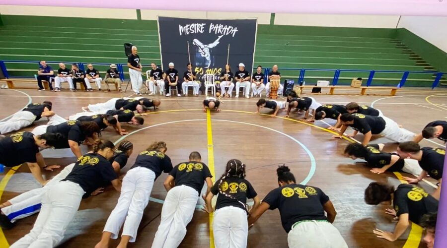 Mestre Fábio Parada: Pagando 10. Associação de Capoeira Movimentos - 43 Anos, Santos. SP. Brasil, Registro de Capoeira Mestre Polêmico - Professor Doutor João Couto Teixeira, IMG_6138/90. 5.01 GB. 04h47/21h00. Domingo - 05 de Outubro de 2025, #capoeiramestresombrarobertotelesdeoliveira, #capoeiramestrefabioparada, #capoeiramestreeduardosorti, #capoeiramestrejoserobertozanetti, #capoeiramestreniltonribasmartinsjunior, #capoeiramestremarcelocunha, #capoeiramestremarciosantos, #capoeiramestregogodeourorogeriofonseca, #capoeiramestrakatia, #capoeiramestrecartaonesonjunior, #capoeiramestrewagner, #capoeiramestrejeffersongomesnogueira, #capoeiramestreflexarenatopereiragonçalves, #capoeiramestremontanhamarshallcarder, #capoeiramestresorrisoandre, #capoeiramestraannaoya, Universidade Livre de Estudos Culturais da Capoeira - Universidade da Capoeira - UNICAPOEIRA, Instituto de Educação Socioambiental - IESAMBI, Associação de Capoeira - ASCA, Grupo de Capoeira MEIA LUA - Fundado Terça-feira - 29 de Maio de 1962, http://universidadedacapoeira.com/, Seja membro deste canal e ganhe benefícios: https://www.youtube.com/channel/UCE6HrA5Y_VZ4-hgw8FG13aw/join, PIX - polemico72@hotmail.com,