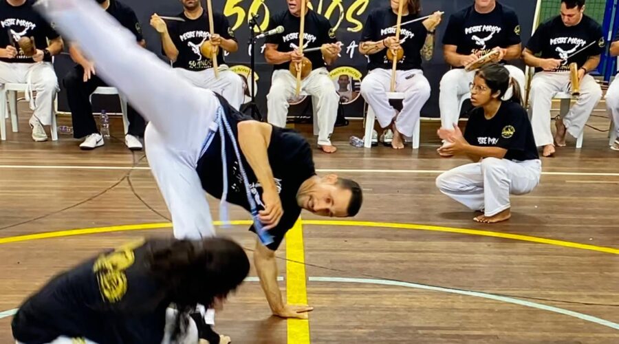 Mestre Fábio Parada: Associação de Capoeira Movimentos - 43 Anos. Rodas Tripla, Dupla Unificada e Geral. Santos, São Paulo/SP, Brasil. Registro de Capoeira Mestre Polêmico - Professor Doutor João Couto Teixeira. IMG_6138/90. 4,22 GB. 04h47/21h00. Domingo, 05 de Outubro de 2025. HD 1080. #capoeiramestresombrarobertotelesdeoliveira #capoeiramestrefabioparada #capoeiramestreeduardosorti #capoeiramestrejoserobertozanetti #capoeiramestreniltonribasmartinsjunior #capoeiramestremarcelocunha #capoeiramestremarciosantos #capoeiramestregogodeourorogeriofonseca #capoeiramestrakatia #capoeiramestrecartaonesonjunior #capoeiramestrewagner #capoeiramestrejeffersongomesnogueira #capoeiramestreflexarenatopereiragonçalves #capoeiramestremontanhamarshallcarder #capoeiramestresorrisoandre #capoeiramestraannaoya Universidade Livre de Estudos Culturais da Capoeira - Universidade da Capoeira - UNICAPOEIRA, Instituto de Educação Socioambiental - IESAMBI, Associação de Capoeira - ASCA e Grupo de Capoeira MEIA LUA - Fundado Terça-feira, 29 de Maio de 1962. http://universidadedacapoeira.com/ Seja membro deste canal e ganhe benefícios: https://www.youtube.com/channel/UCE6HrA5Y_VZ4-hgw8FG13aw/join PIX - polemico72@hotmail.com