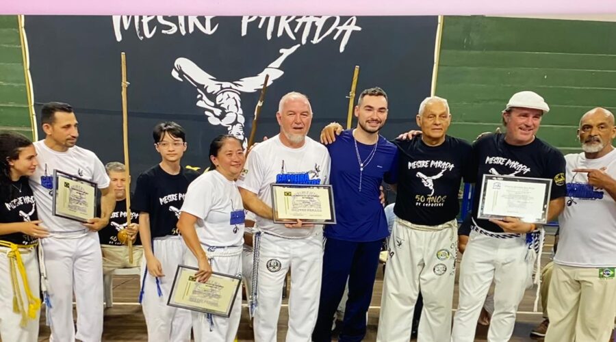 Mestre Fábio Parada: Associação de Capoeira Movimentos - 43 Anos. Santos, São Paulo/SP, Brasil. Registro de Capoeira Mestre Polêmico - Professor Doutor João Couto Teixeira. IMG_6138/45/0651/4/7087/90. 37,94 GB. 04h47/07h59/10h13. Domingo, 05 de Outubro de 2025. HD 1080. #capoeiramestresombrarobertotelesdeoliveira #capoeiramestrefabioparada #capoeiramestreeduardosorti #capoeiramestrejoserobertozanetti #capoeiramestreniltonribasmartinsjunior #capoeiramestremarcelocunha #capoeiramestremarciosantos #capoeiramestregogodeourorogeriofonseca #capoeiramestrakatia #capoeiramestrecartaonesonjunior #capoeiramestrewagner #capoeiramestrejeffersongomesnogueira #capoeiramestreflexarenatopereiragonçalves #capoeiramestremontanhamarshallcarder #capoeiramestresorrisoandre #capoeiramestraannaoya Universidade Livre de Estudos Culturais da Capoeira - Universidade da Capoeira - UNICAPOEIRA, Instituto de Educação Socioambiental - IESAMBI, Associação de Capoeira - ASCA e Grupo de Capoeira MEIA LUA - Fundado Terça-feira, 29 de Maio de 1962. http://universidadedacapoeira.com/ Seja membro deste canal e ganhe benefícios: https://www.youtube.com/channel/UCE6HrA5Y_VZ4-hgw8FG13aw/join PIX - polemico72@hotmail.com