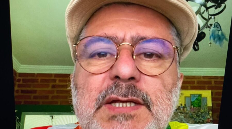 Mestre Polêmico - Produção, Registro e Divulgação de Material Didático Pedagógico sobre Capoeira. Sala de Entrar, Tigüéra 360, Juiz de Fora, Minas Gerais/MG, Brasil. Registro de Capoeira Mestre Polêmico - Professor Doutor João Couto Teixeira. IMG_6193. 282,8 MB. 13h41.Sexta-feira, 10 de Outubro de 2025. HD 1080p. MOV. Universidade Livre de Estudos Culturais da Capoeira - Universidade da Capoeira - UNICAPOEIRA, Instituto de Educação Socioambiental - IESAMBI, Associação de Capoeira - ASCA e Grupo de Capoeira MEIA LUA - Fundado Terça-feira, 29 de Maio de 1962. Orquestra Harmônica de Berimbaus. http://universidadedacapoeira.com/ Seja membro deste canal e ganhe benefícios: https://www.youtube.com/channel/UCE6HrA5Y_VZ4-hgw8FG13aw/join PIX - polemico72@hotmail.com