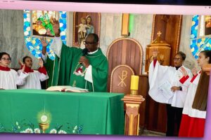 Celebração Eucarística: Padre Guanair da Silva Santos. Diácono Márcio Rosa dos Santos. Acólitas Alani Oliveira, Anita Oliveira, Maria Fernanda Maia. Acolhida Ministro Extraordinário da Sagrada Comunhão Paulo Roberto Pires. Primeira Leitura Capoeira Mestre Avatar do Gravatá - Giovanni Diomedson de Andrade. Salmo 76 - Penso em Vossas Maravilhas, ó Senhor - Mestre Polêmico. Segunda Leitura Ministro Extraordinário da Sagrada Comunhão Eduardo Boscaro Yung. Preces da Comunidade Geraldo. Leitura para os Pais Luiza Maria. Igreja Nossa Senhora Mãe de Deus, Bairro Nossa Senhora de Lourdes, Juiz de Fora, Minas Gerais/MG, Brasil. Registro de Capoeira Mestre Polêmico - Professor Doutor João Couto Teixeira. IMG_5016. 10,79 GB. 08h00. Domingo, 10 de Agosto de 2025. HD 1080p. MOV. Universidade Livre de Estudos Culturais da Capoeira - Universidade da Capoeira - UNICAPOEIRA, Instituto de Educação Socioambiental - IESAMBI, Associação de Capoeira - ASCA e Grupo de Capoeira MEIA LUA - Fundado Terça-feira, 29 de Maio de 1962. http://universidadedacapoeira.com/ Seja membro deste canal e ganhe benefícios: https://www.youtube.com/channel/UCE6HrA5Y_VZ4-hgw8FG13aw/join PIX - polemico72@hotmail.com