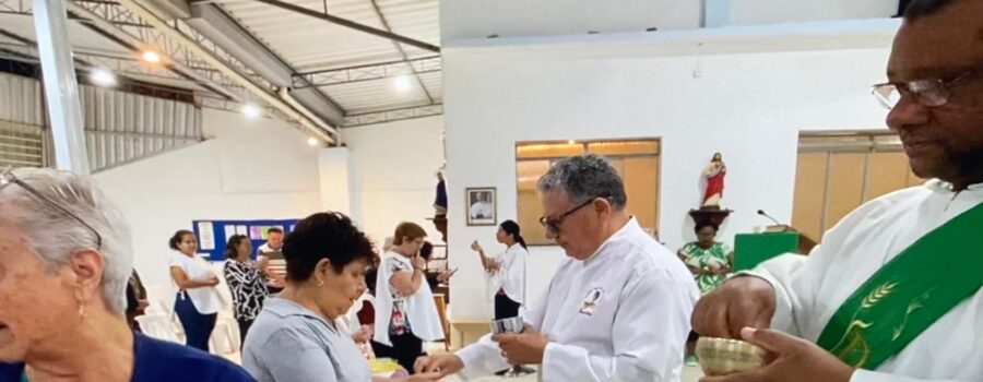 Tríduo à Padroeira e Celebração Eucarística: Padre Guanair da Silva Santos. Diácono Márcio Rosa dos Santos. Sociedade São Vicente de Paulo, Comunidade Nossa Senhora do Carmo, Rua Francisco Alves Barros. Número 156-290, Conjunto JK, Bairro Costa Carvalho, Juiz de Fora, Minas Gerais/MG, Brasil. Registro de Capoeira Mestre Polêmico - Professor Doutor João Couto Teixeira. IMG_5497. 16,95 GB. 17h00. Sábado, 06 de Setembro de 2025. HD 1080p. MOV. Universidade Livre de Estudos Culturais da Capoeira - Universidade da Capoeira - UNICAPOEIRA, Instituto de Educação Socioambiental - IESAMBI, Associação de Capoeira - ASCA e Grupo de Capoeira MEIA LUA - Fundado Terça-feira, 29 de Maio de 1962. http://universidadedacapoeira.com/ Seja membro deste canal e ganhe benefícios: https://www.youtube.com/channel/UCE6HrA5Y_VZ4-hgw8FG13aw/join PIX - polemico72@hotmail.com