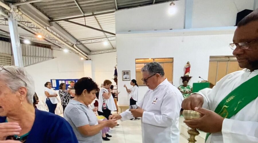 Tríduo à Padroeira e Celebração Eucarística: Padre Guanair da Silva Santos. Diácono Márcio Rosa dos Santos. Sociedade São Vicente de Paulo, Comunidade Nossa Senhora do Carmo, Rua Francisco Alves Barros. Número 156-290, Conjunto JK, Bairro Costa Carvalho, Juiz de Fora, Minas Gerais/MG, Brasil. Registro de Capoeira Mestre Polêmico - Professor Doutor João Couto Teixeira. IMG_5497. 16,95 GB. 17h00. Sábado, 06 de Setembro de 2025. HD 1080p. MOV. Universidade Livre de Estudos Culturais da Capoeira - Universidade da Capoeira - UNICAPOEIRA, Instituto de Educação Socioambiental - IESAMBI, Associação de Capoeira - ASCA e Grupo de Capoeira MEIA LUA - Fundado Terça-feira, 29 de Maio de 1962. http://universidadedacapoeira.com/ Seja membro deste canal e ganhe benefícios: https://www.youtube.com/channel/UCE6HrA5Y_VZ4-hgw8FG13aw/join PIX - polemico72@hotmail.com