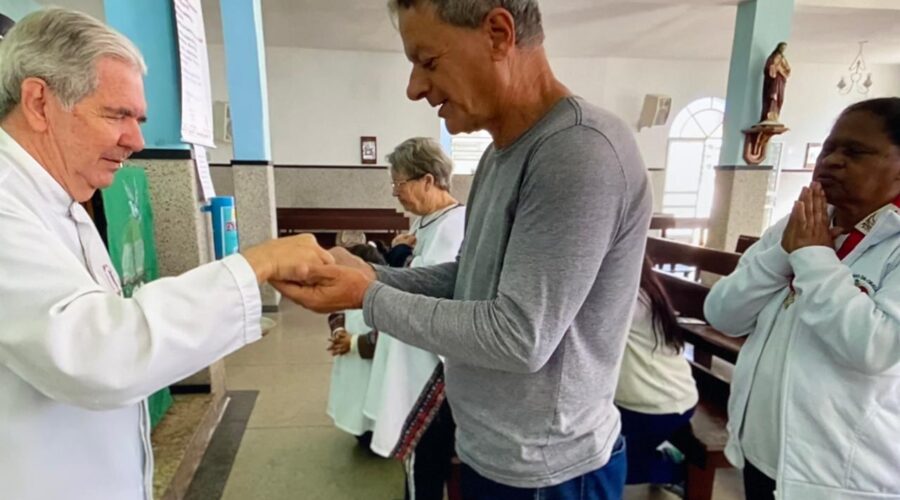 Celebração Eucarística: Padre Guanair da Silva Santos. Diácono Márcio Rosa dos Santos. Leitura Maria Egídia da S. Souza. Salmo 99 - Com Canto Apresentais-vos Diante do Senhor - Mestre Polêmico. Igreja Nossa Senhora Mãe de Deus, Bairro Nossa Senhora de Lourdes, Juiz de Fora, Minas Gerais/MG, Brasil. Registro de Capoeira Mestre Polêmico - Professor Doutor João Couto Teixeira. IMG_5478. 5,16 GB. 08h00. Sexta-feira, 05 de Setembro de 2025. HD 1080p. MOV. Universidade Livre de Estudos Culturais da Capoeira - Universidade da Capoeira - UNICAPOEIRA, Instituto de Educação Socioambiental - IESAMBI, Associação de Capoeira - ASCA e Grupo de Capoeira MEIA LUA - Fundado Terça-feira, 29 de Maio de 1962. http://universidadedacapoeira.com/ Seja membro deste canal e ganhe benefícios: https://www.youtube.com/channel/UCE6HrA5Y_VZ4-hgw8FG13aw/join PIX - polemico72@hotmail.com