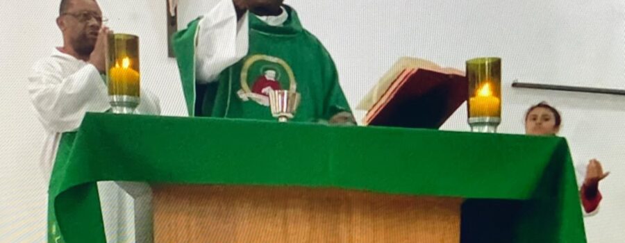 Celebração Eucarística: Padre Guanair da Silva Santos. Diácono Márcio Rosa dos Santos. Acolhida Ana dos Santos. Salmo 89 Vós Fostes, Ó Senhor, um Refúgio para Nós - Mestre Polêmico. Igreja Nossa Senhora da Visitação, Bairro Tigüéra, Juiz de Fora, Minas Gerais/MG, Brasil. Registro de Capoeira Mestre Polêmico - Professor Doutor João Couto Teixeira. IMG_5505. 6,01 GB. 07h00. Domingo, 07 de Setembro de 2025. MOV. Universidade Livre de Estudos Culturais da Capoeira - Universidade da Capoeira - UNICAPOEIRA, Instituto de Educação Socioambiental - IESAMBI, Associação de Capoeira - ASCA e Grupo de Capoeira MEIA LUA - Fundado Terça-feira, 29 de Maio de 1962. http://universidadedacapoeira.com/ Seja membro deste canal e ganhe benefícios: https://www.youtube.com/channel/UCE6HrA5Y_VZ4-hgw8FG13aw/join PIX - polemico72@hotmail.com
